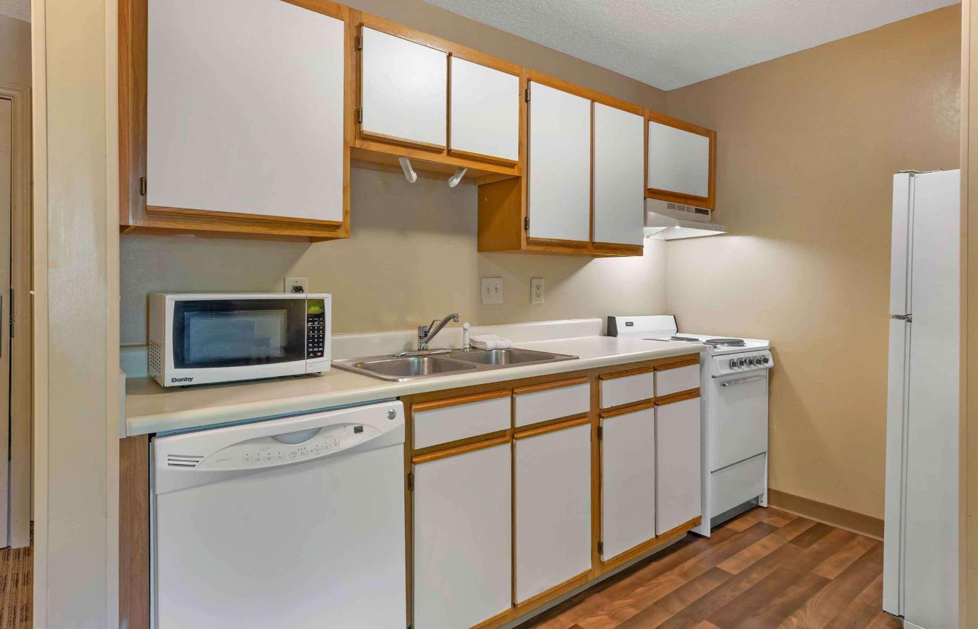 Extended Stay America Suites - Raleigh - Cary - Harrison Ave Ngoại thất bức ảnh